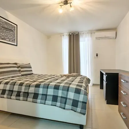 Urban Front - Walking Distance From Paceville And St George Bay Lägenhet *