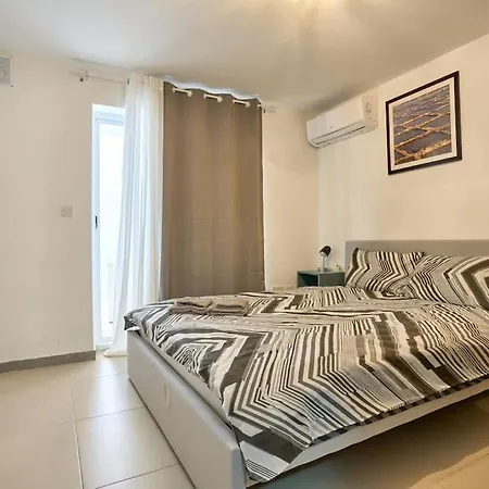 Urban Front - Walking Distance From Paceville And St George Bay