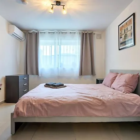 Apartmán Urban Front - Walking Distance From Paceville And St George Bay