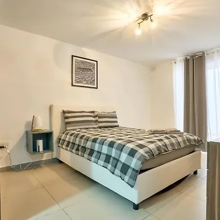 Urban Front - Walking Distance From Paceville And St George Bay Apartament